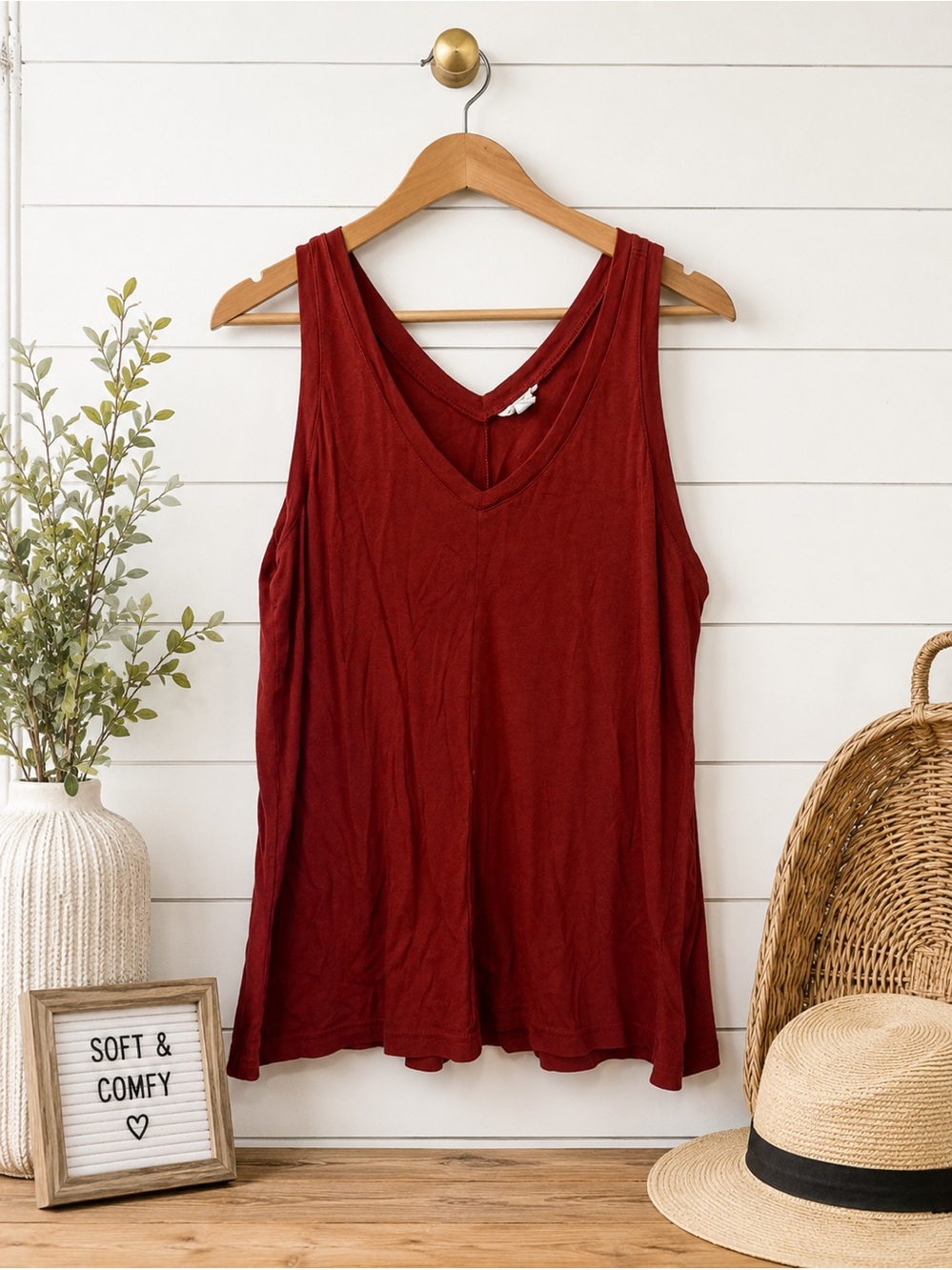 🤎 Caslon Rust Red V-Neck Tank Top Size Large Soft Casual Sleeveless Basic